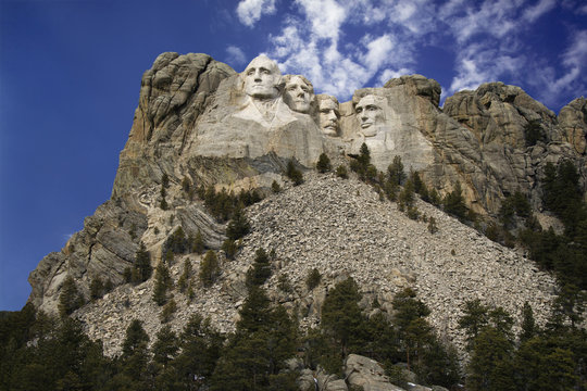 Mount Rushmore sculpture.