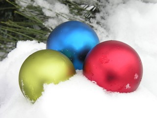 multicolor Christmas ornaments on snow