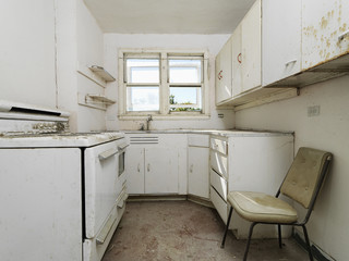 Empty dirty kitchen. - 5320952