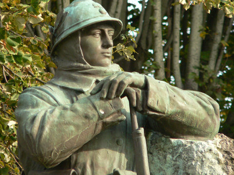 statue de soldat à sablé sur sarthe