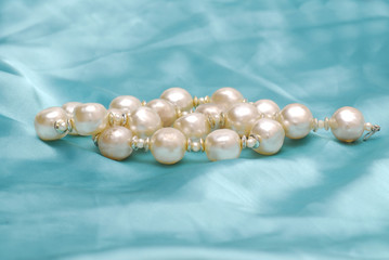 pearl neclase