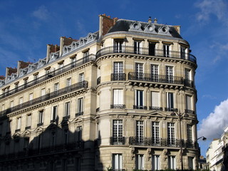 Fototapeta na wymiar Okrągłe kamienny budynek, Paryż