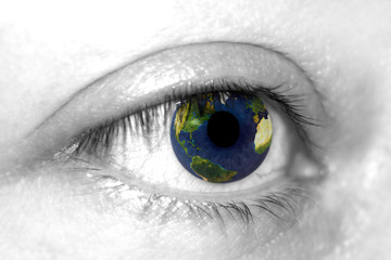 Earth on eye © Giordano Aita