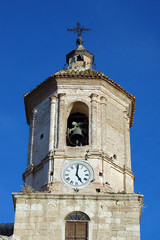 Campanario con reloj