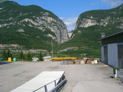 Diga del Vajont vista da Longarone