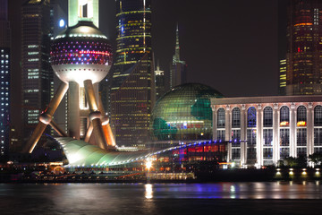 Naklejka premium Shangahai with its spectacular evening skyline
