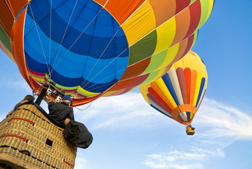 Fototapeta premium hot air balloon and balloonists