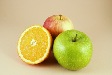 2 pommes et une orange