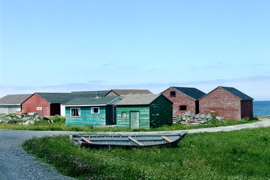 village coloré de pêcheur à terre-neuve