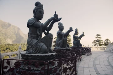 Crédence de cuisine en verre imprimé Hong Kong Buddhistic statues praising the Big Buddha in Lantau, Hong Kong