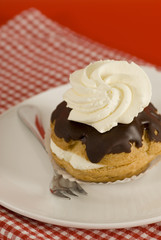 a chocolate eclair 