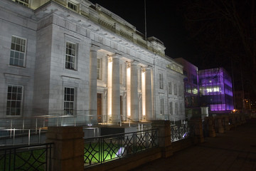 Naklejka premium City Hall at night