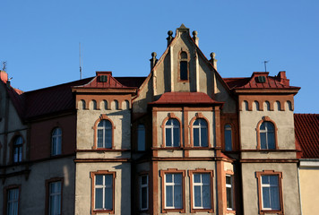 Fototapeta na wymiar Budynku obok rynku w Tarnowskich Górach