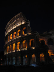 Naklejka premium Koloseum nocą