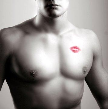 dorso nudo con bacio