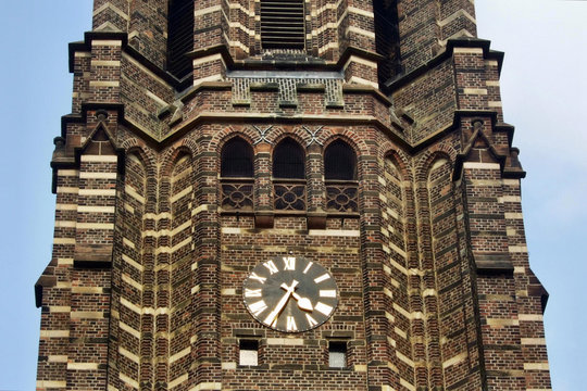 Nahaufnahme Turm Pfarrkiche St. Michael Waldniel