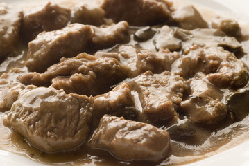 angus beef burgundy cubes with gravy