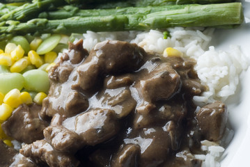 angus beef burgundy cubes with gravy white rice asparagus 