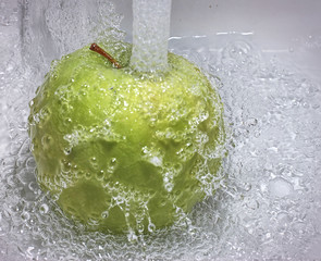 rinsing green apple
