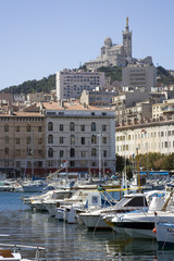 Marseille : Notre Dame de la garde vue du vieux port