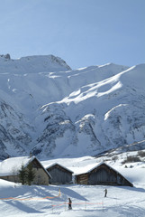 MAISON ET GRANGES.STATION DE SKI  VALMOREL