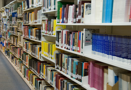 A lot of books on the book shelfs in the library