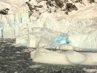 Foto op Canvas icebergs and glaciers in paradise bay antarctica © lfstewart