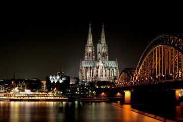 Obraz premium Vue de Cologne la nuit