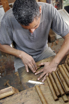 Cigar Roller in Cuba