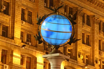 Rolgordijnen globe in kiev maydan © Kalim