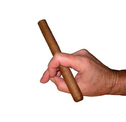 Main, sur fond blanc, tenant un cigare