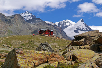 Fototapeta na wymiar Szlak turystyczny raj Zermatt