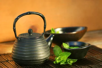 Papier Peint photo Lavable Theé Japanese teapot and cup with mint tea