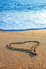 Fototapeta na wymiar Tropikalna plaża - znak miłości