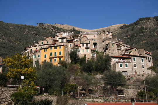 Le village d'Airole