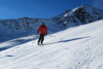 Fototapeta na wymiar Ski man
