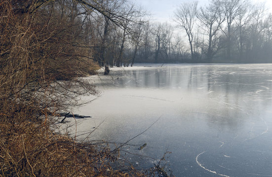 Zugefrorener See