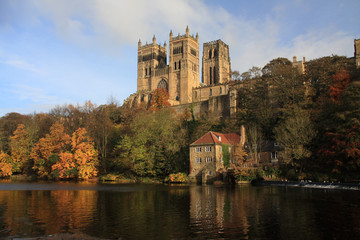 Naklejka premium Autumn Reflections of Durham Cathedral in the River Wear
