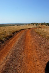 piste de terre rouge, madagascar