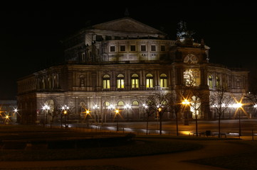 Naklejka premium semperoper bei nacht