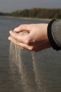 Zeit rinnt wie Sand durch die Finger