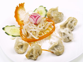 frittierte wan tans gefüllt mit gemüse