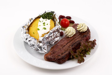 Steak mit Folienkartoffel