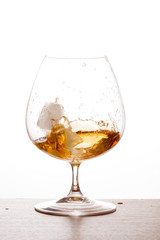 Glaçon dans verre