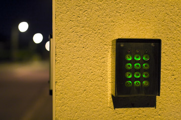 digicode de maison alarme la nuit sécurité surveillance