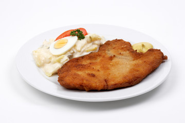 Paniertes Schnitzel mit Kartoffelsalat
