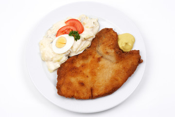 Paniertes Schnitzel mit Kartoffelsalat
