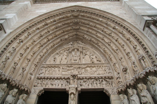 Entr&eacute;e de la cath&eacute;drale Notre Dame