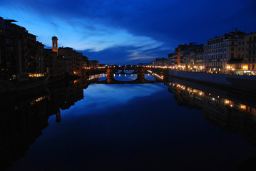 Fototapeta na wymiar Florence w nocy
