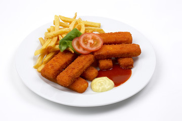 Fischstaebchen und Pommes